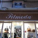 La catena �Filmoda� conta oggi quattro punti vendita in citt�, gestiti da sette fratelli. I due pi� anziani sono Nicolangelo e Giovanni De Tullio, che nel 1957 aprirono il primo esercizio commerciale in via Manzoni, quasi ad angolo con via Principe Amedeo